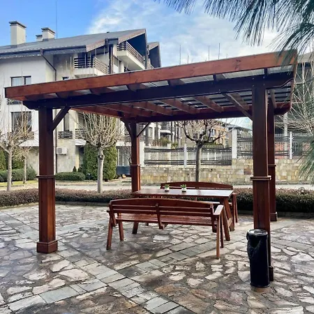 Spacious One-bedroom Ground Floor Near Pirin Golf Lejlighed Razlog